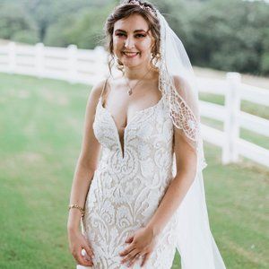 Wedding Dress- Martina Liana White dress. Fits women's street size 6/8